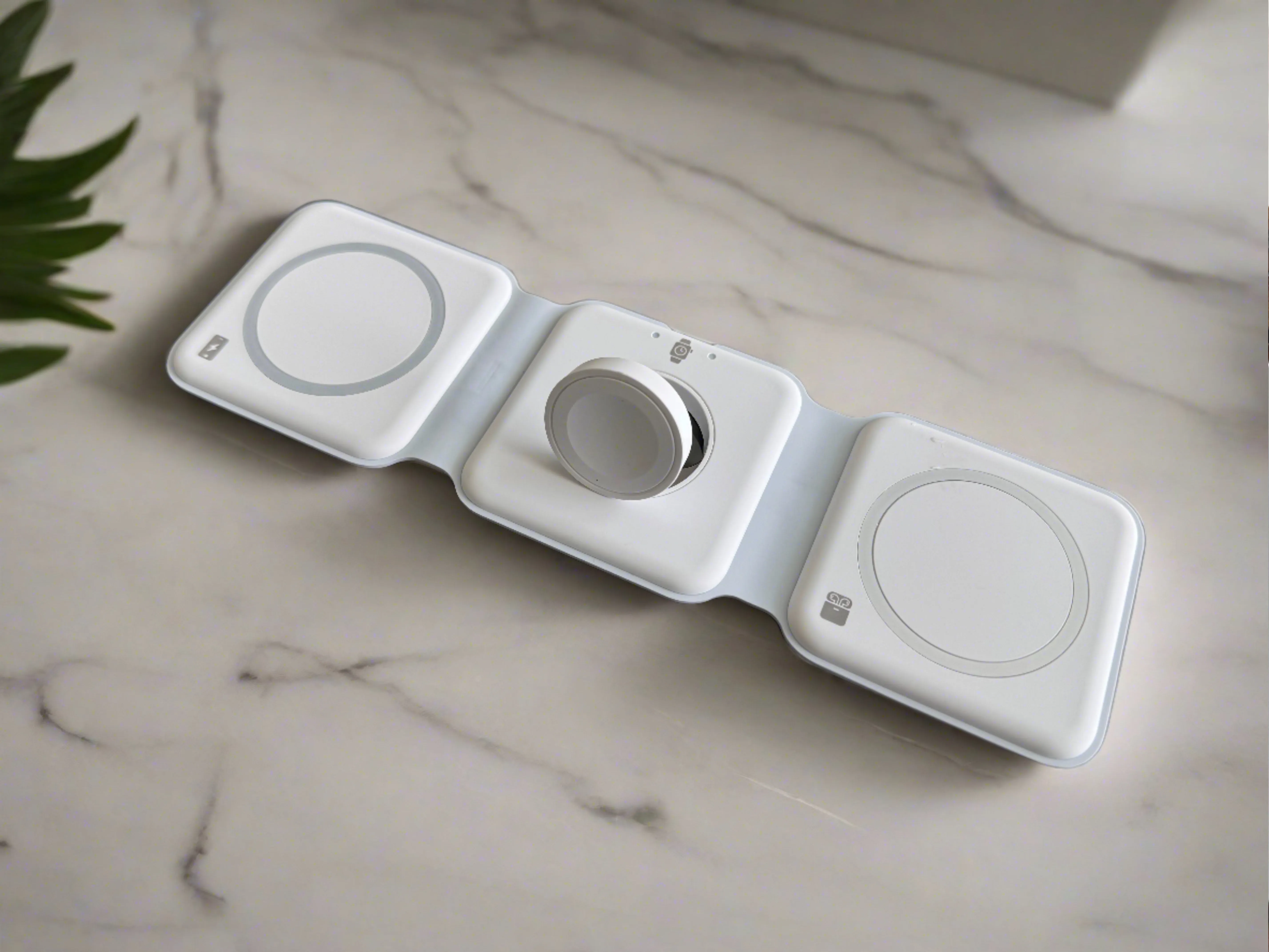 3-in-1 Wireless Charger & Digital Art Collection USB Combo
