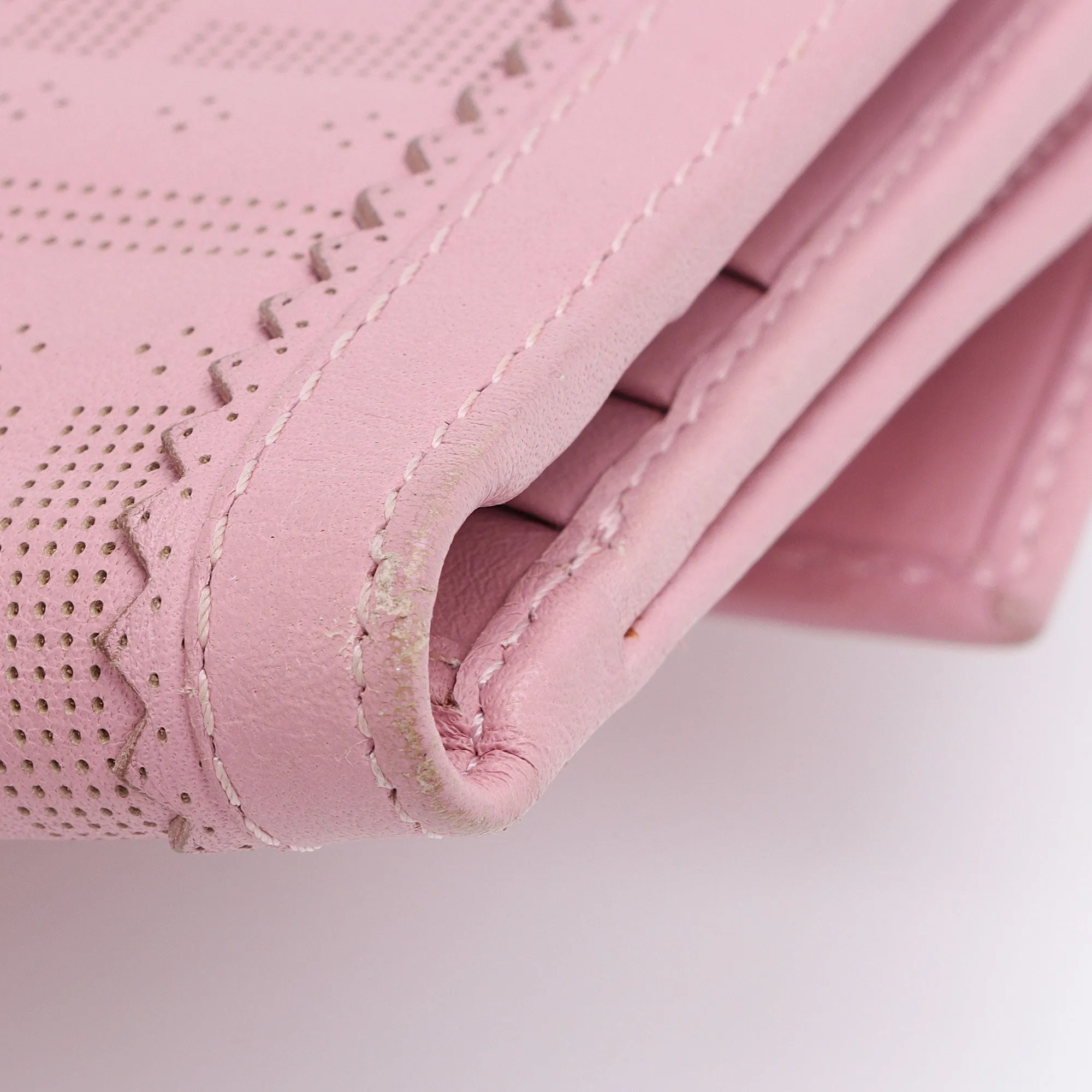 Fendi Perforated Leather Compact Wallet (SHF-ahsZFs)