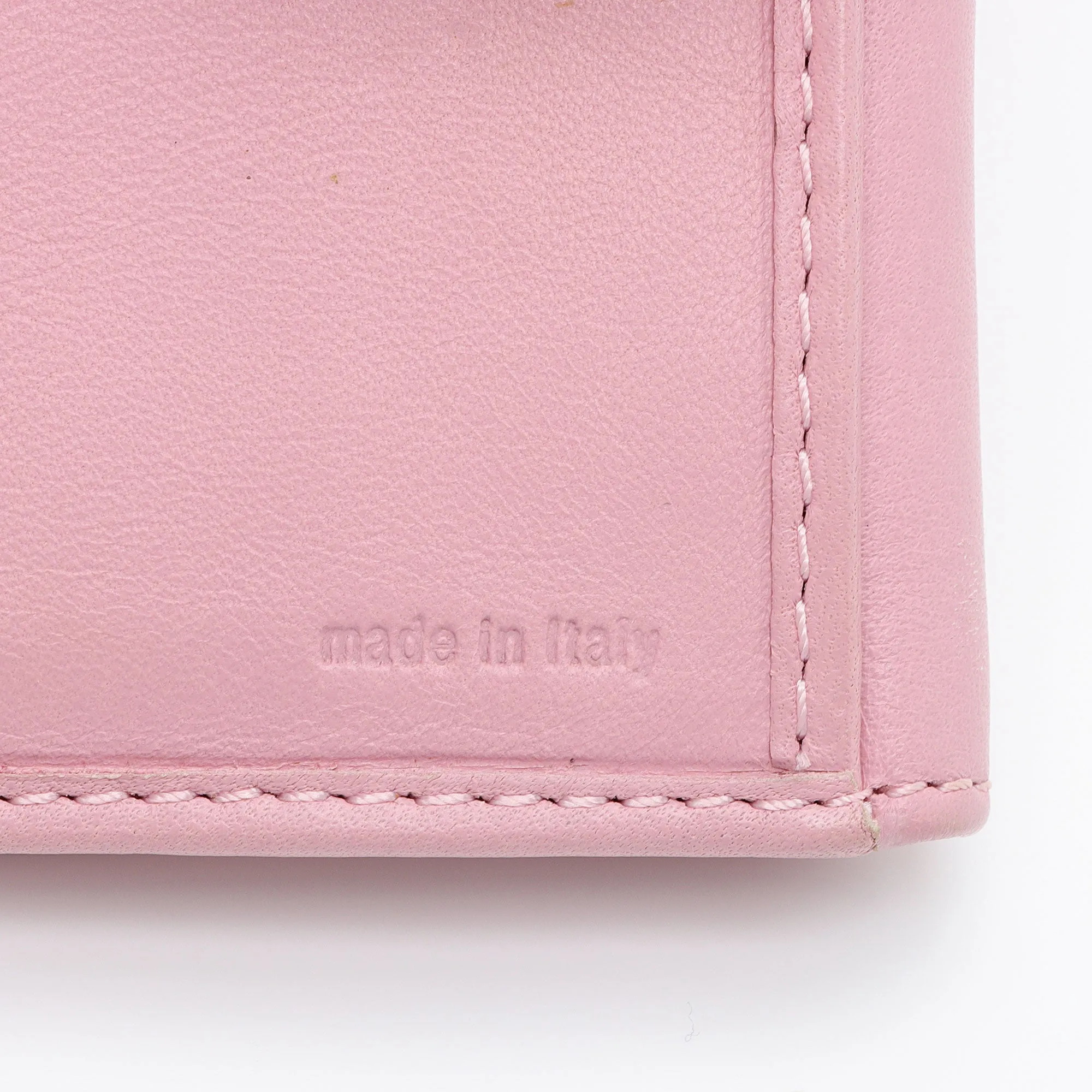 Fendi Perforated Leather Compact Wallet (SHF-ahsZFs)